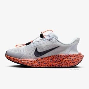 Nike Women’s Pegasus Easy On Sneakers. Electric. 8